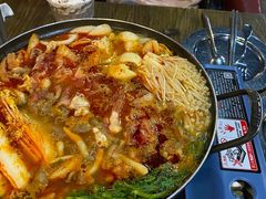 部队锅-MI WU FACTORY米屋美食工厂餐厅(绿地店)