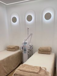 -苗方清颜痘肌研究所