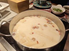 -尚尚仙·酸汤猪手·猪肚鸡火锅(华联万柳购物中心店)