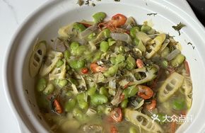 Stewed Spring Three Fresh in Clay Pot