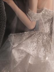 -不晚国际婚纱礼服