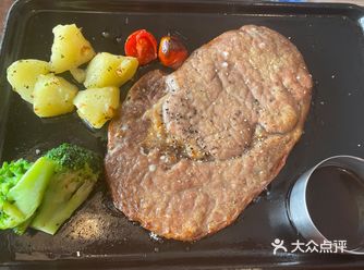 今天和妈妈一起去大润发吃，实话实说人气真的不如以前了