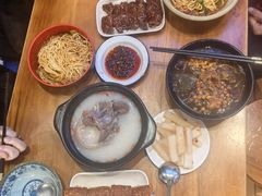 -爆炸头阿姨小四川正宗川味小吃(无任何分店)