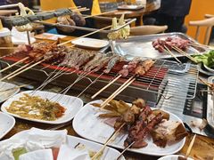 -哈尔滨小酒馆·鲜肉现穿自助烧烤(康新花园店)