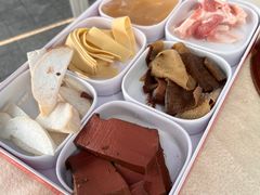 -猪三哥肥肠鸡川菜小炒