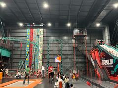 -极限PLAY运动娱乐新世界·团建派对潮玩休闲馆·室内蹦极高空游乐园