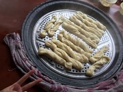 -粘豆包柴火铁锅炖