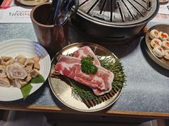 -草家酱蟹炭火烤肉店(珲春南路二店)