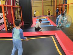 -爱蹦iBOON蹦床运动馆(江汉店)