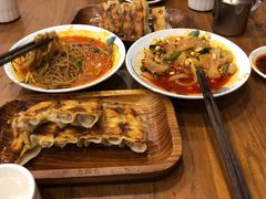 -宣海荣锅贴大王·陕味小吃集(钟楼店)