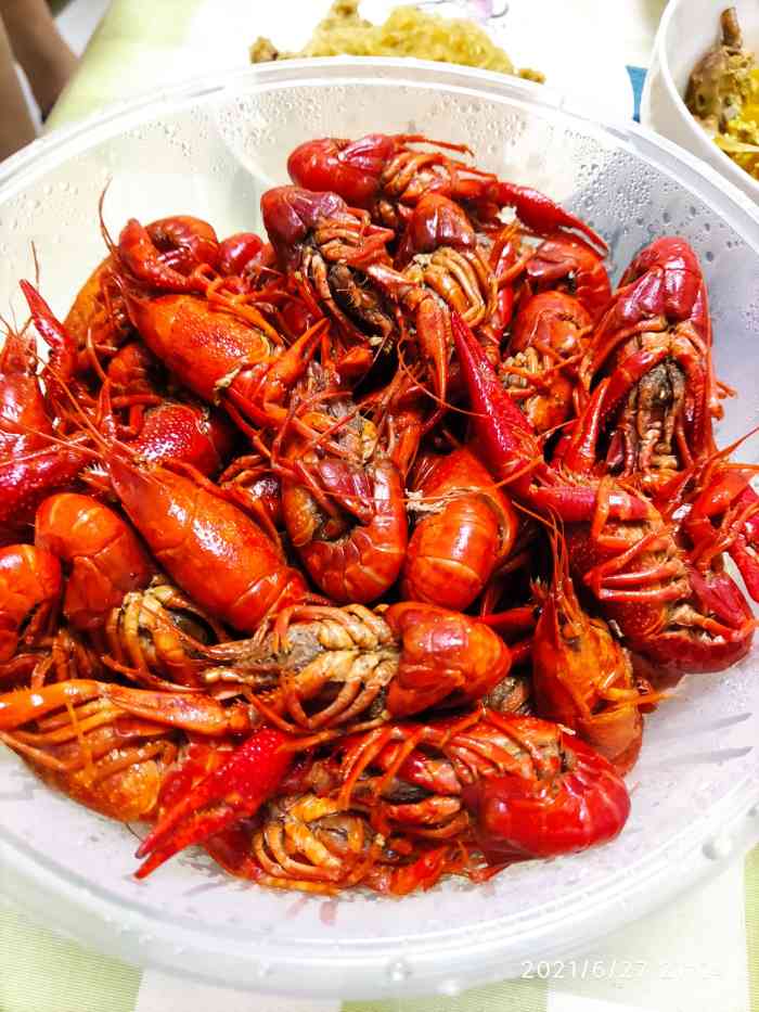 忆口香龙虾(长沙总店)-"偶然经过这里买了份卤虾,觉得虾肉紧实又饱.