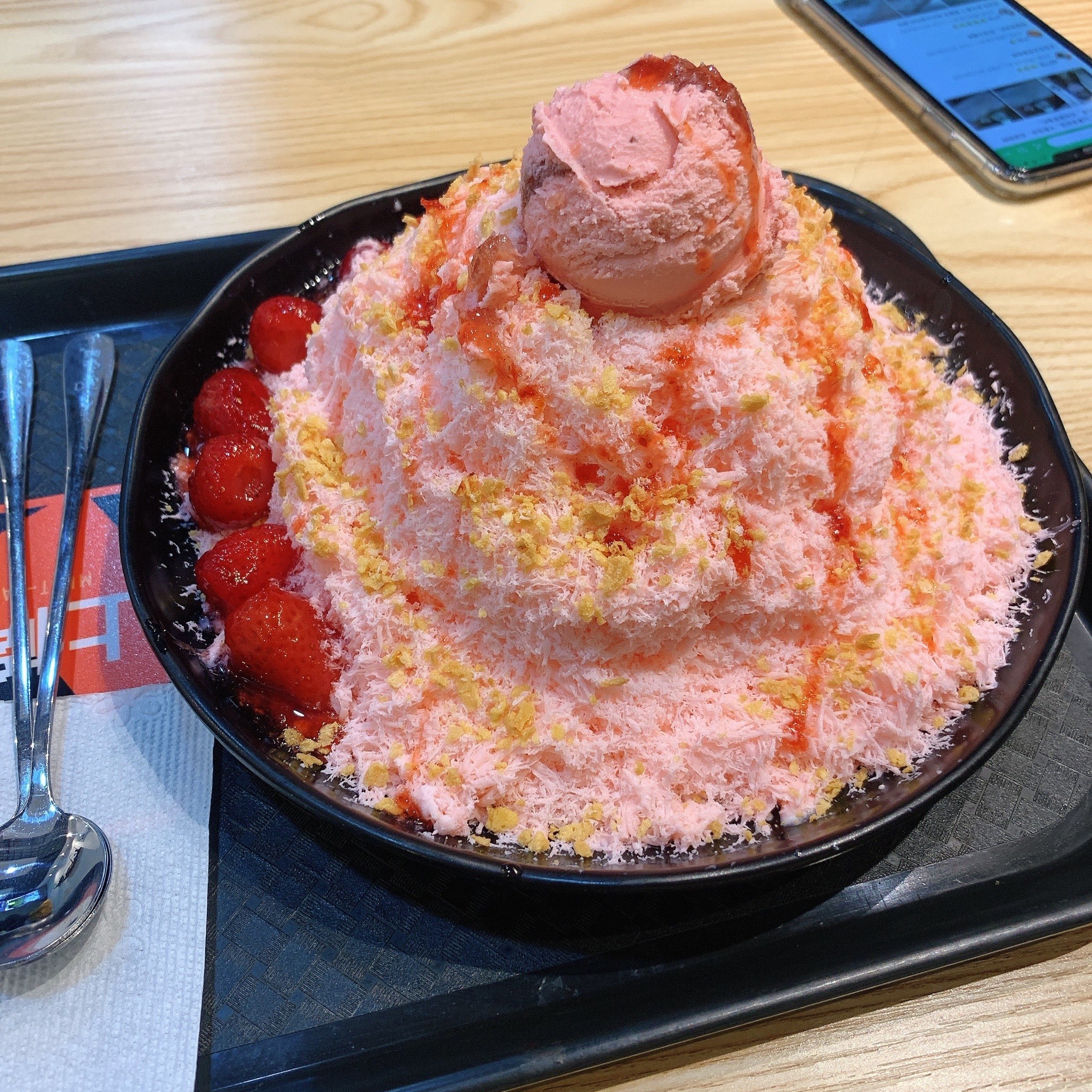 和以前在韩国吃的绵绵冰一样 很绵软.入