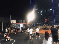 -洛克公园·篮球·足球·羽毛球(莘庄店)