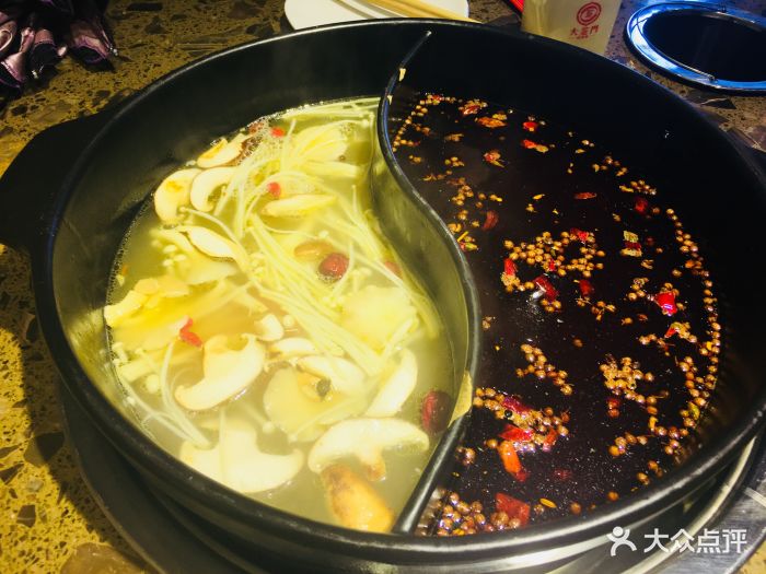 大签门牛肉火锅串串(定西路店)鸳鸯菌汤锅图片