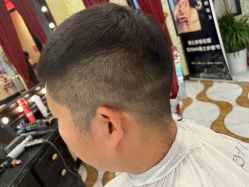 -东方先生国潮男士理发馆