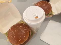-麦当劳(上海虹桥站30B检票口楼上)