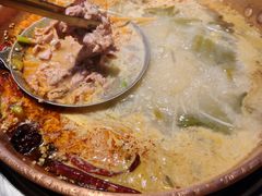 -洱火云南酸菜牛肉火锅(石景山当代商城店)