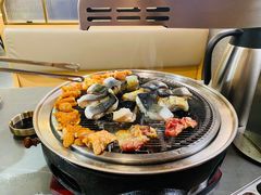 -围炉肉舍•炭烤活鳗•丹东海鲜烤肉(步行街店)