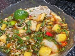 -何妹湿辣牛肉·粤式烧烤砂煲(桂雅路店)