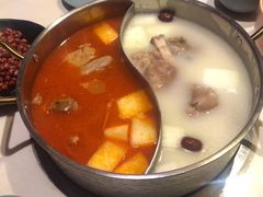 猪手鸳鸯锅-小街猪手(团结湖店)