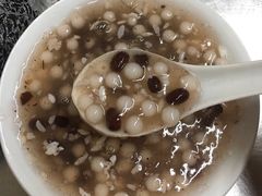 -芳婆糕团店(王府大街店)