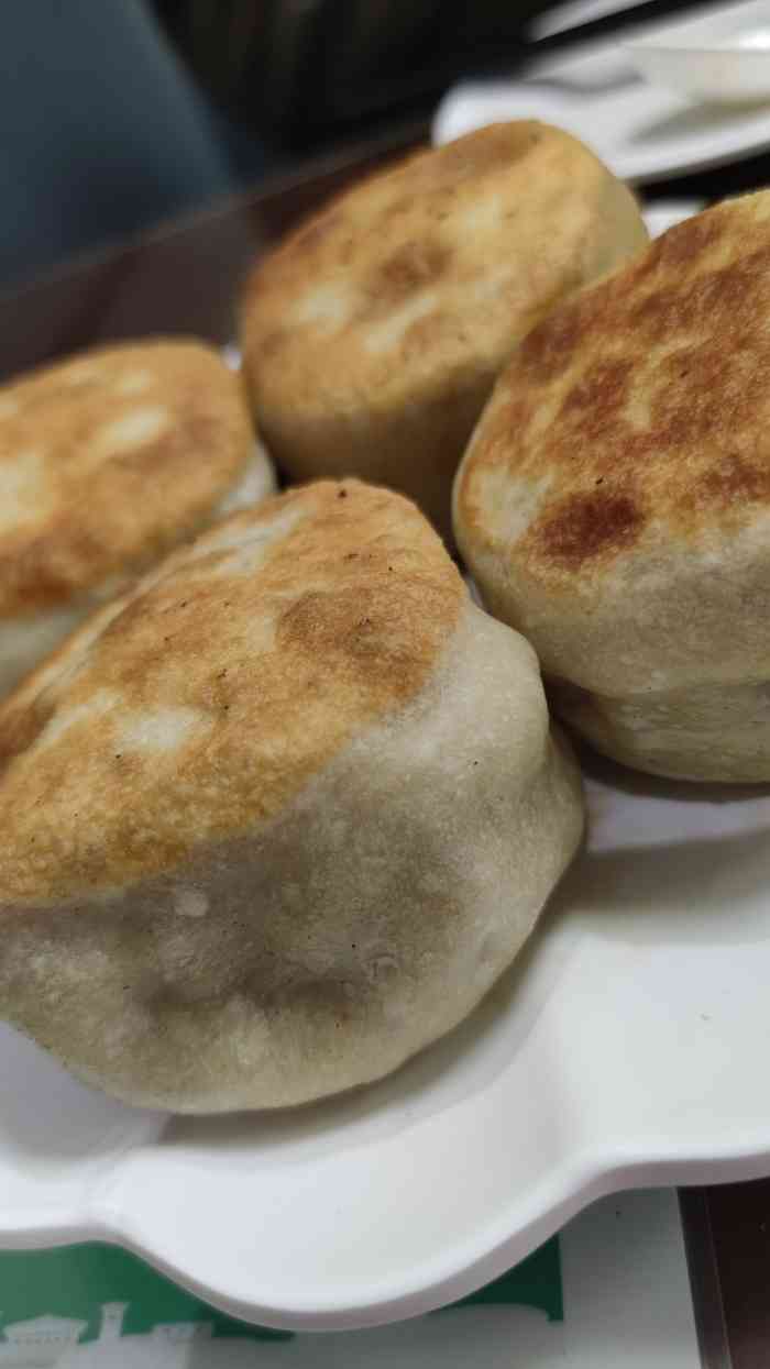 清真牛街祥云轩门钉肉饼(左家庄店)-"百老汇看电影之前到这儿来垫补垫