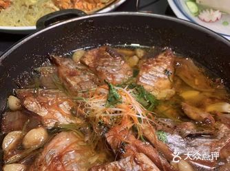 我很喜欢他们家胶原皮皮虾,吃的时候不需要戴手套