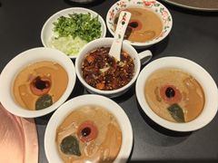 现炸辣椒油-北京老门框爆肚四季涮肉(淮海东路外滩店)