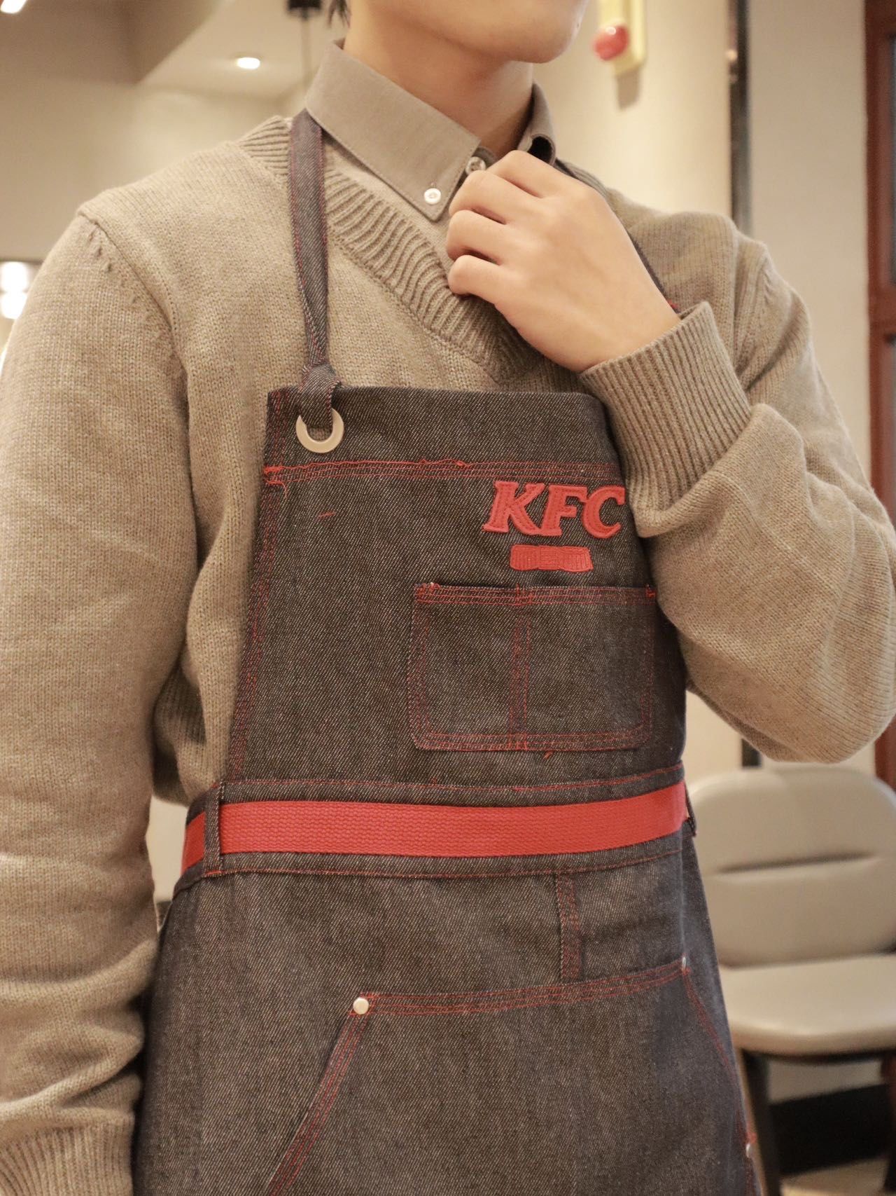 这波kfc赢麻了 这次新工服居然是和goodbai联名的