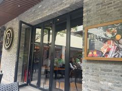 -BOURBON 玻本美式餐厅酒吧(虹桥新天地店)