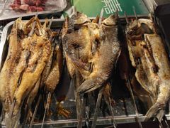 -布尔津河堤夜市