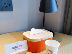 刚到前台就递上的热茶-珠海拱北富华里环宇城亚朵酒店