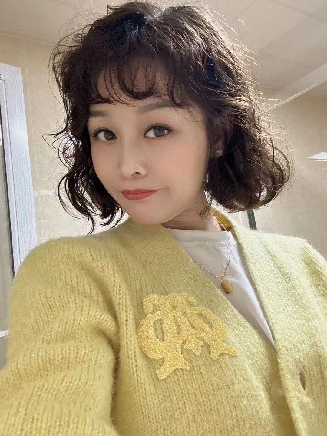 快过年了烫个头发