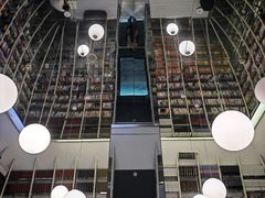 -钟书阁(松江泰晤士小镇店)