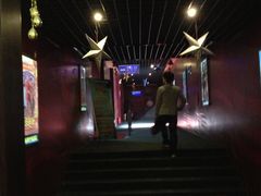 通往放映厅的走廊~❤&nbsp;我好喜欢！-和平电影院