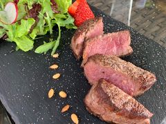 澳洲谷饲菲力牛排配烤制精品蔬菜-EATALIA意塔利意式餐厅(鼓楼店)