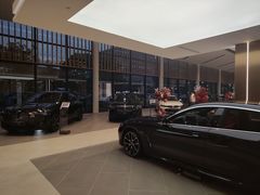 -上海宝信宝马4S店