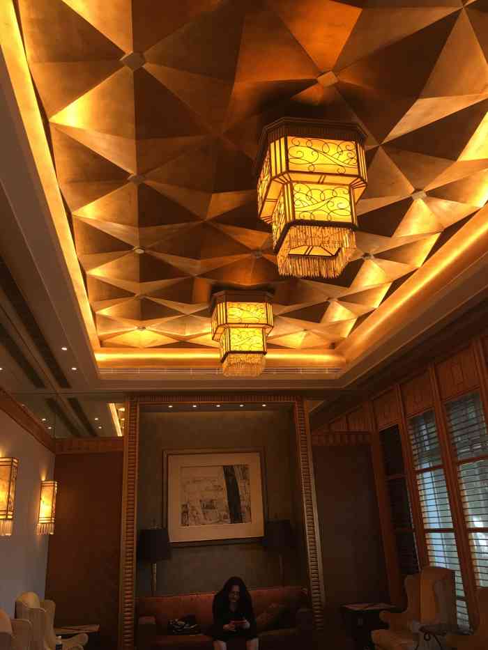 兴国宾馆8号楼宴会厅-"很喜欢附近幽静的小路 慢慢走 感觉整个人.