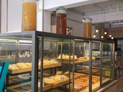 面包甜点陈列柜-顶东面包花园·生日蛋糕(世博店)