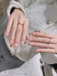 -花系美·美甲美睫精品店