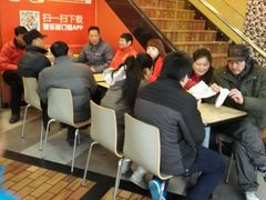 等位区-麦当劳(百联西郊购物中心店)