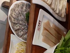 -周周有辣火锅馆(玖耀里店)