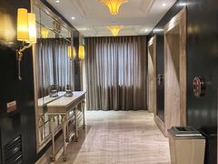 -永恒朗悦酒店(广西大学地铁站大学东路万达广场店)