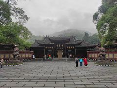 -峨眉山报国寺