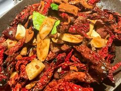 皱皮椒炒牛肝菌-Ameigo梅果·云贵川bistro(长宁来福士店)