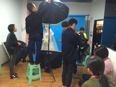 -贺加贝化妆美甲培训学校
