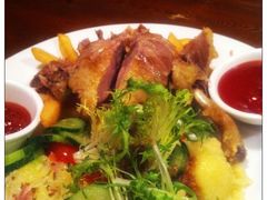 旁边的配菜和酱也很好吃-宝莱纳啤酒花园餐厅PAULANER BRAUHAUS Nanjing(广州路店)