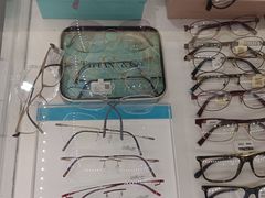 -美式眼镜·授权蔡司.依视路.尼康.豪雅.明月(人民广场店)