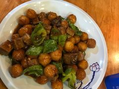土豆烧牛肉-东北农家小院(定西路店)