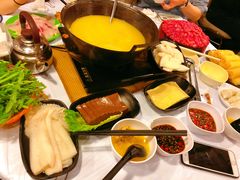 -鲜入围煮花胶鸡海鲜火锅